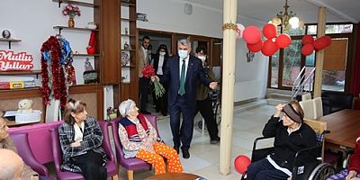 Cumhur İttifakı AK Parti Maltepe Belediye Başkan Adayı Kadem Ekşi’den bakımevindeki yaşlılara ziyaret