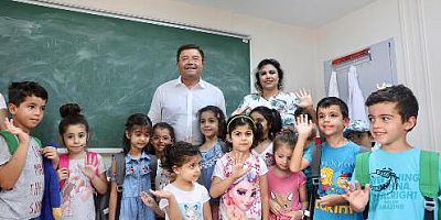 Maltepe Belediyesi Çocuklara Kırtasiye Malzemesi Dağıttı