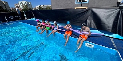 Maltepe’de ‘Yüzme Bilmeyen Kalmasın’ Projesiyle Çocuklar Yüzüyor